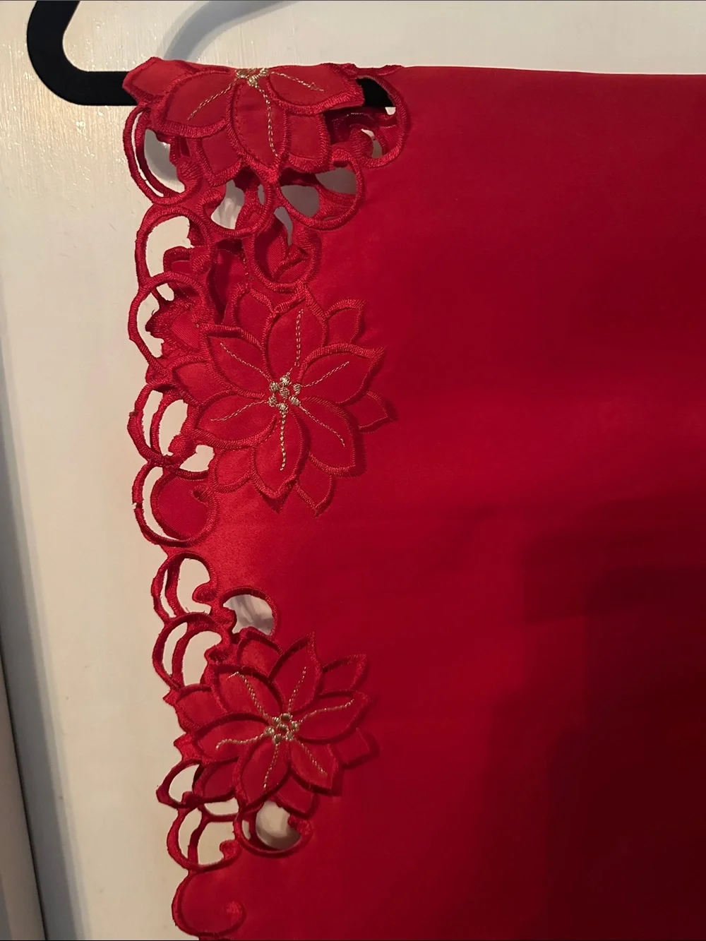 Holiday Red Floral Cutwork Table Runner NWOT